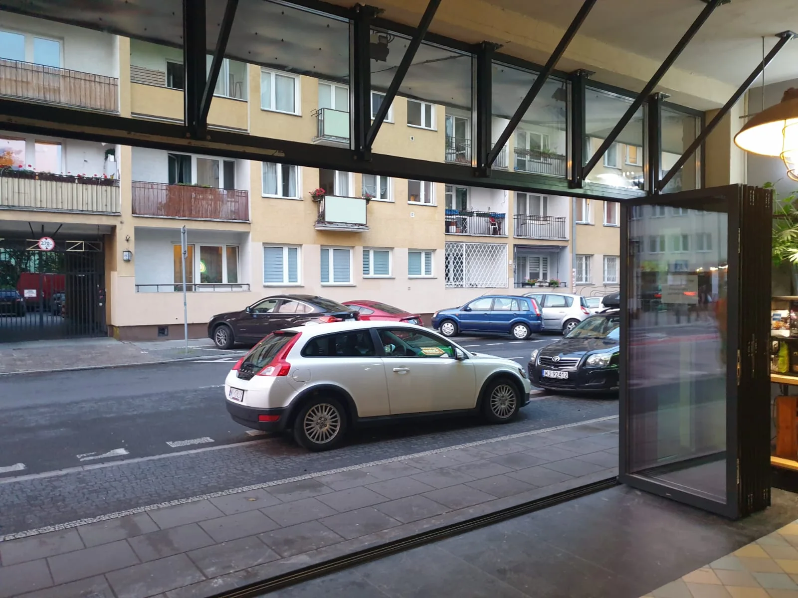 Drzwi harmonijkowe - Warszawa, Polska, ujęcie 2